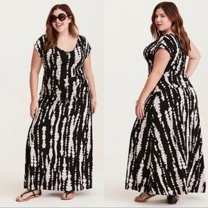 Torrid Black & White Tie Dye Shirred Maxi Dress